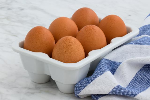 quantas gramas de proteína tem no ovo de acordo com o tipo